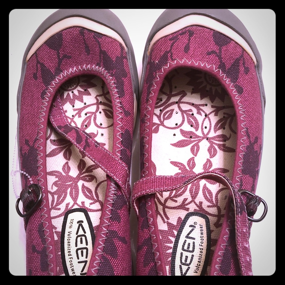 Keen tennis with strap